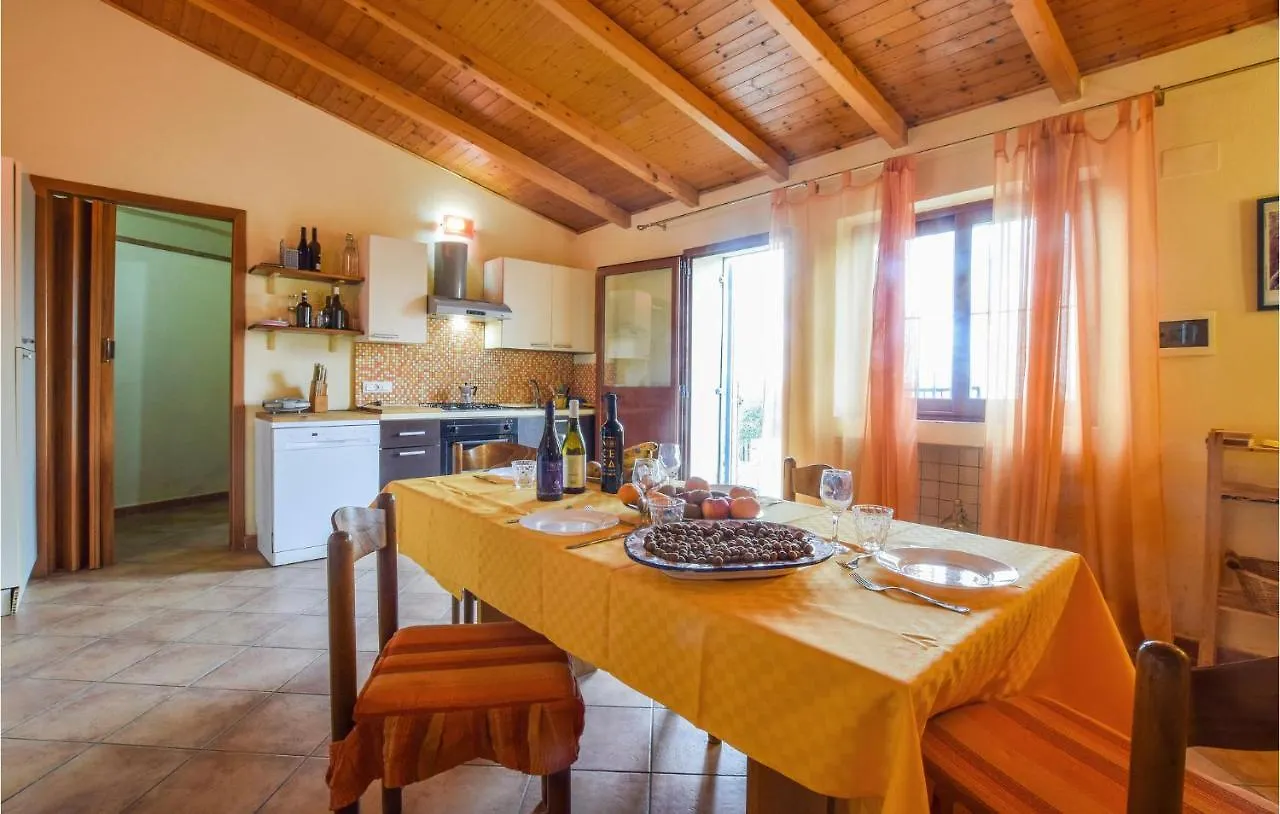 Casa vacanze Cozy Home In Santa Lucia Del Mela With Kitchen Italia