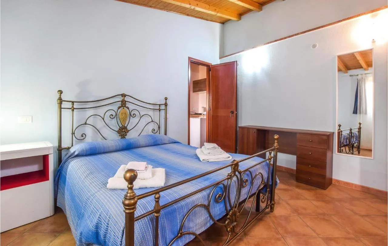 Casa vacanze Cozy Home In Santa Lucia Del Mela With Kitchen