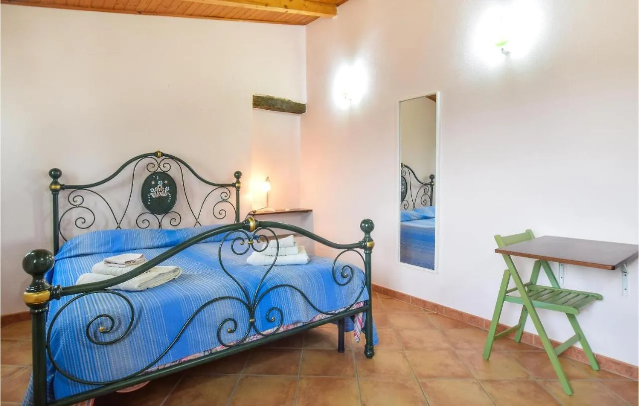 Hébergement de vacances Cozy Home In Santa Lucia Del Mela With Kitchen Italie