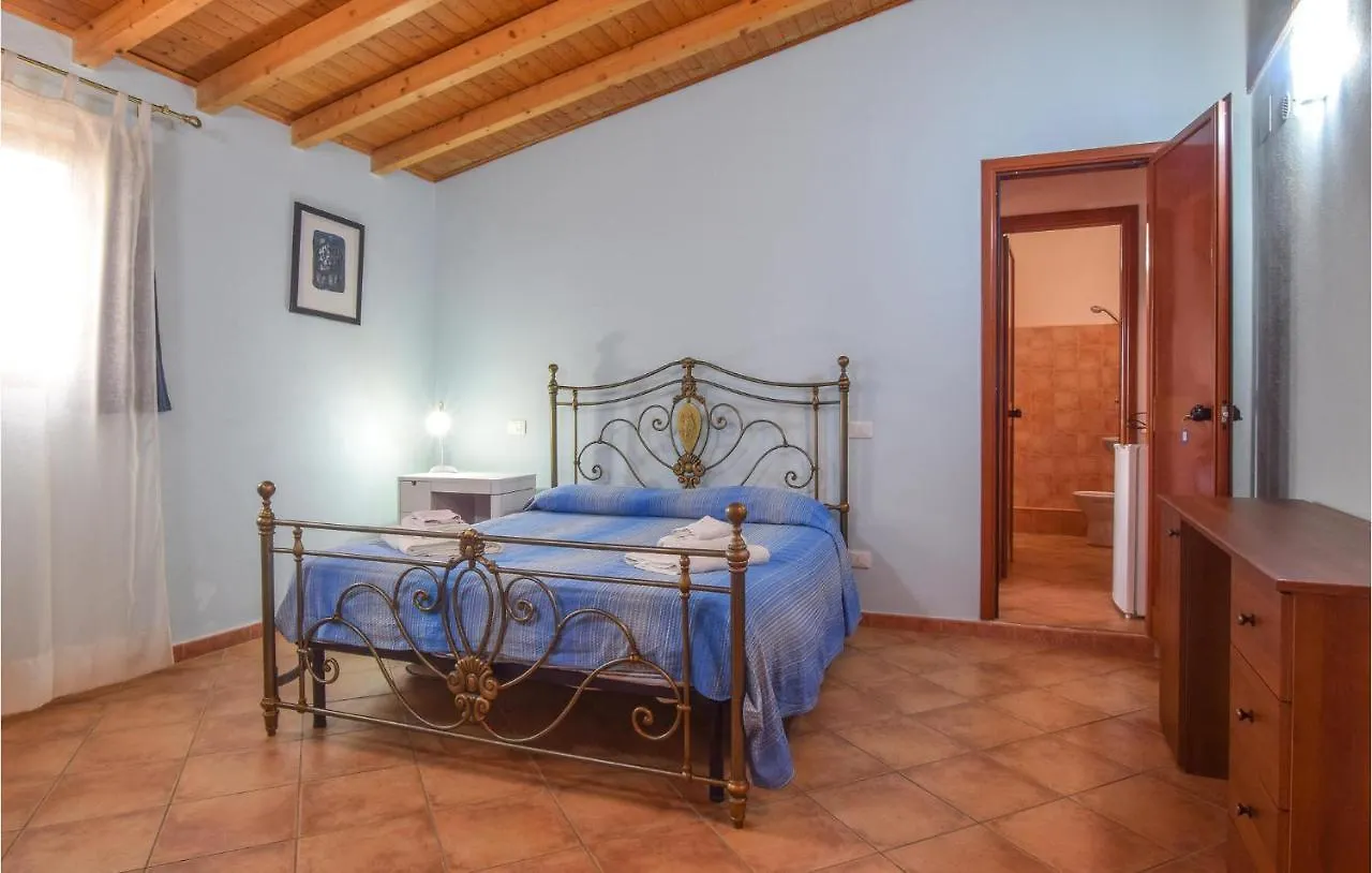 Tatil Evi Cozy Home In Santa Lucia Del Mela With Kitchen
